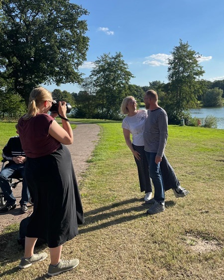 Behind the scenes bei einem professionellen Fotoshooting mit der ganzen Familie