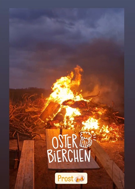 Foto eines lodernden Osterfeuers